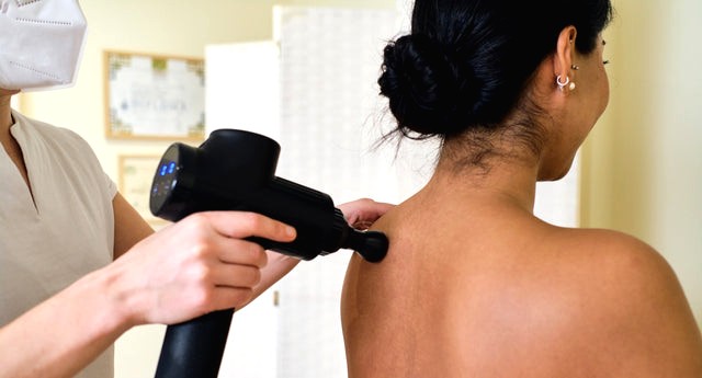 Vibrāciju masāža ar Boosted masāžas pistoli