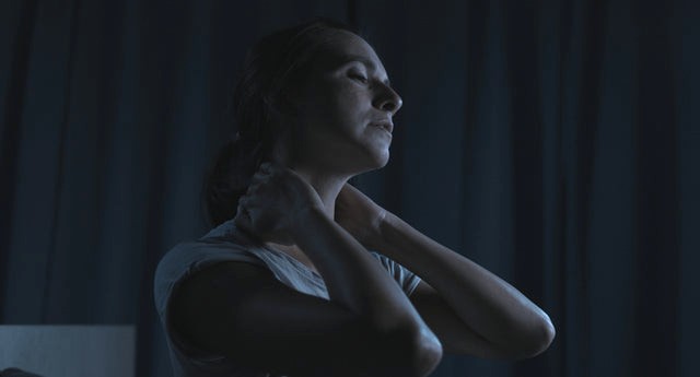 Muguras pašmasāža ar Boosted masāžas pistoli